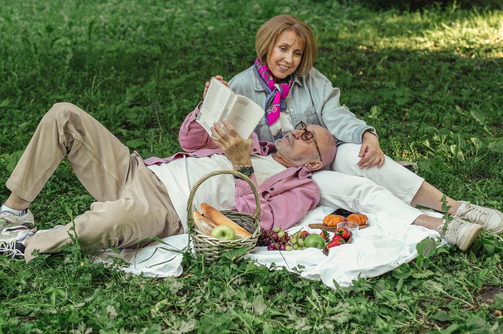 Couple having picnic on green grass
