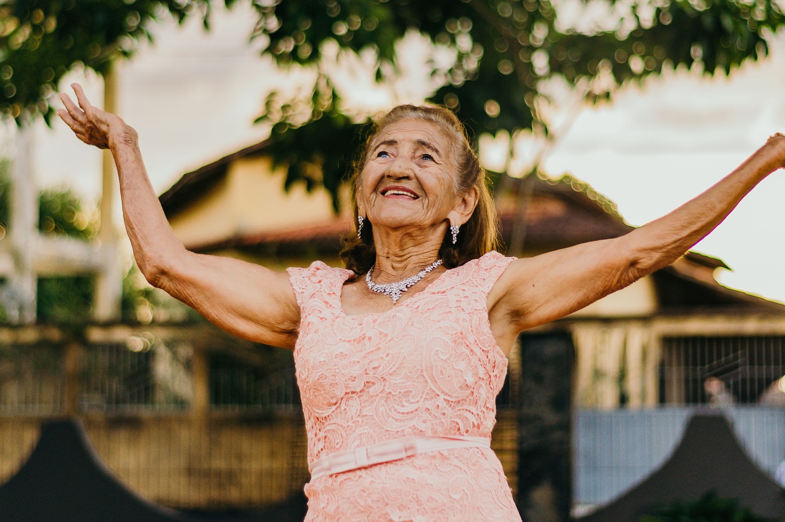 What are the costs of living in a retirement community?